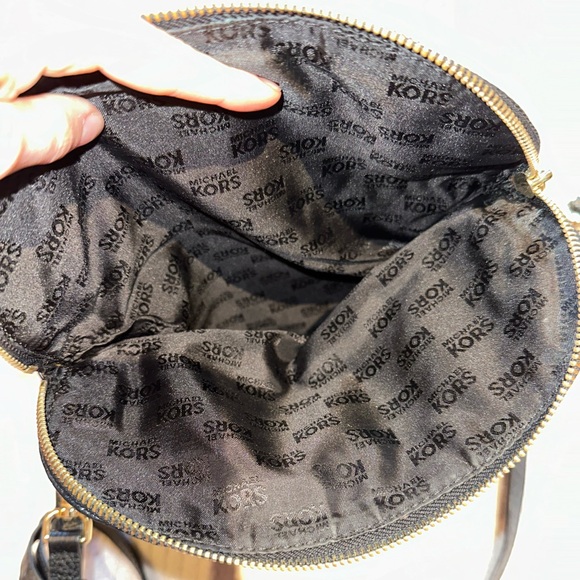 Michael Kors black purse - Picture 6 of 9